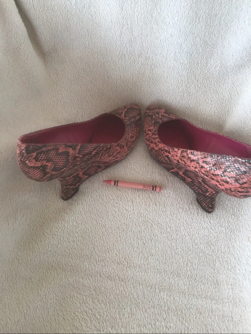 Kelsi Dagger pink snakeskin wedges 8 1/2